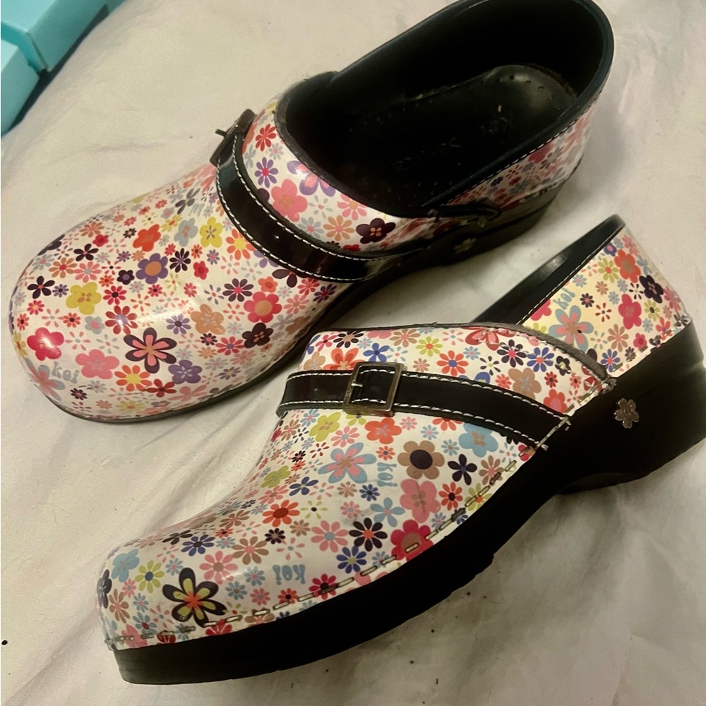 Dansko clogs, size 9, flower power!
